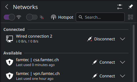 Die Netzwerkliste von KDE. Unter "Connected" steht eine Kabelverbindung, unter "Available" zwei WireGuard-Tunnel mit je einem Connect-Knopf