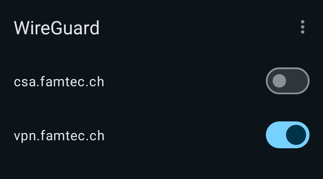 Die Tunnelliste der WireGuard-App mit zwei Einträgen. Der obere Schalter ist grau und damit aus, der untere blau und damit ein